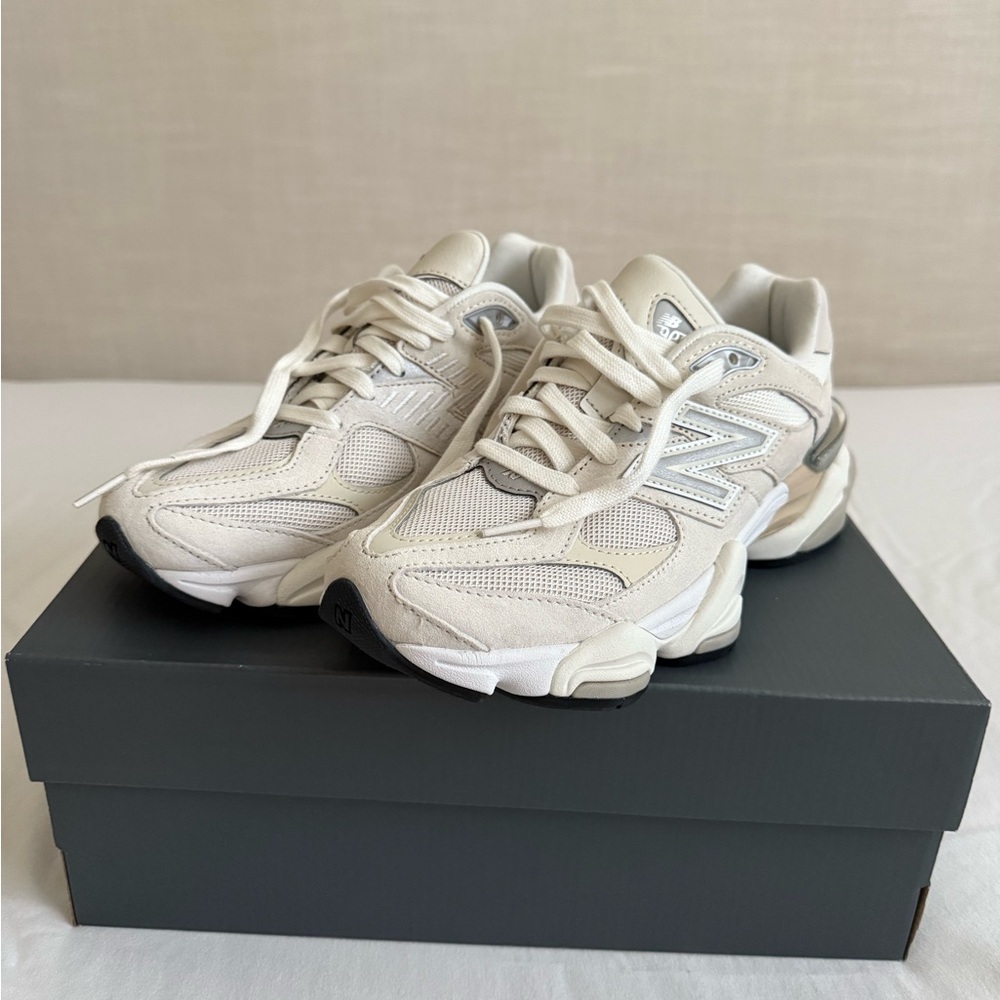 New Balance 9060 Women’s 7.5 White Beige